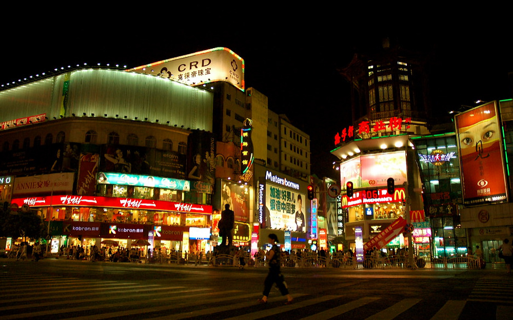 Night shopping on a Changsha street